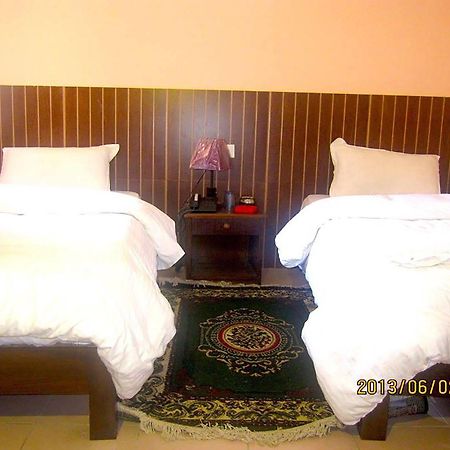 Hotel Half Moon Pokhara Ngoại thất bức ảnh