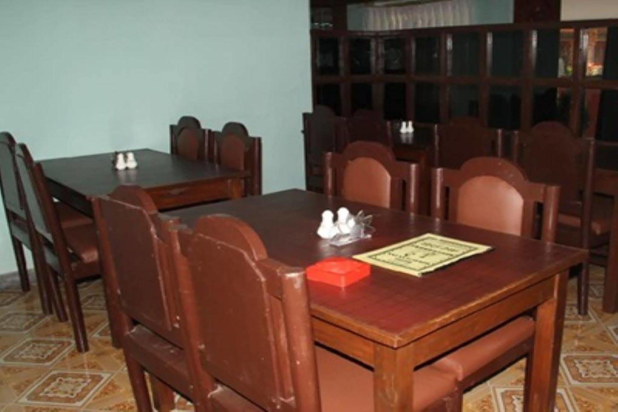 Hotel Half Moon Pokhara Ngoại thất bức ảnh