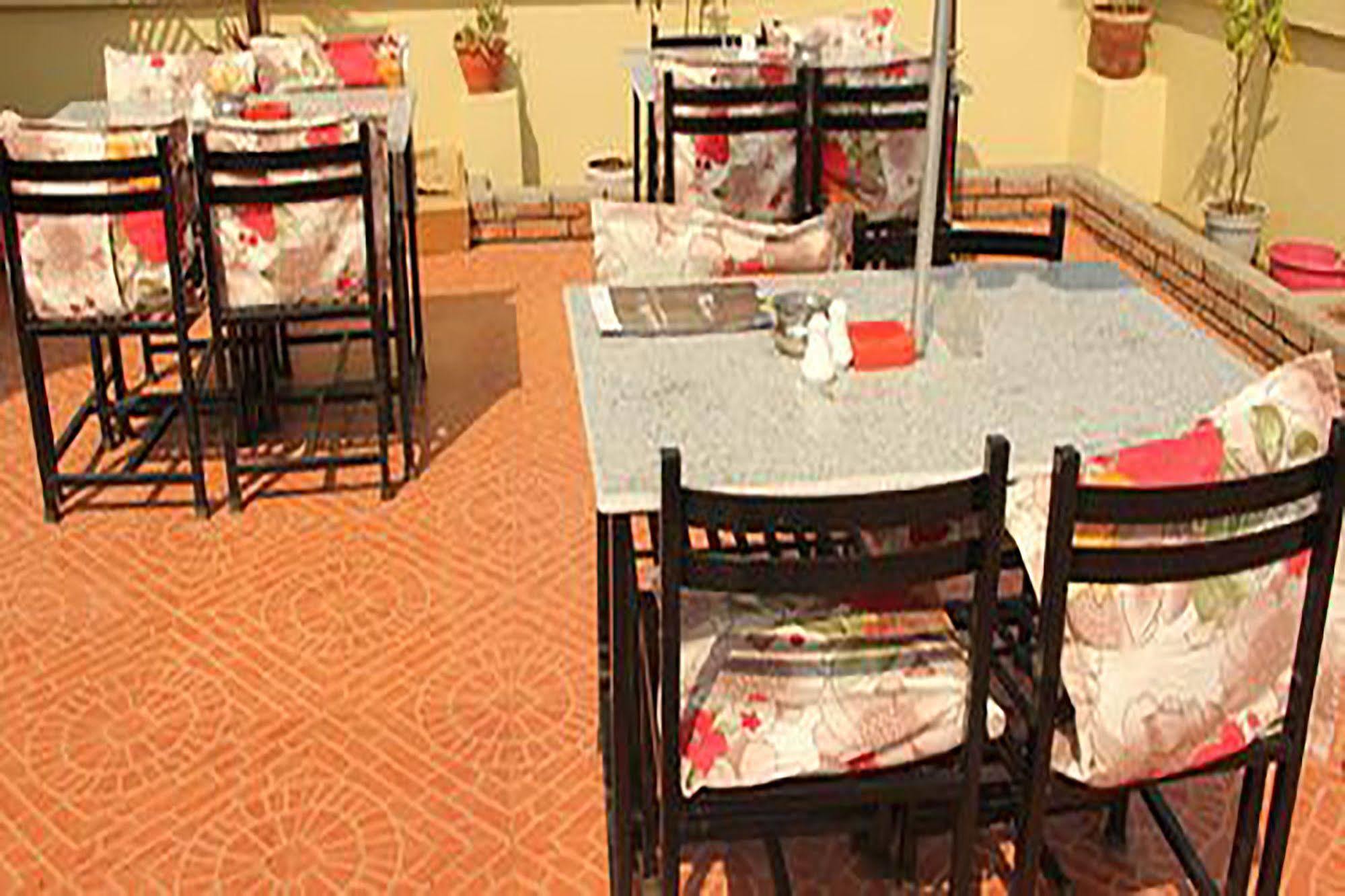 Hotel Half Moon Pokhara Ngoại thất bức ảnh